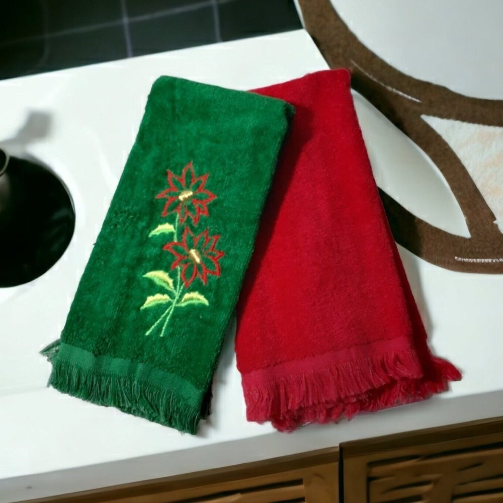 Vintage Christmas Fingertip Towels Fringe Edge Red Green Embroidered Poinsettias